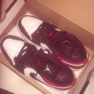 Air Jordan 1 Low size 9 barely worn